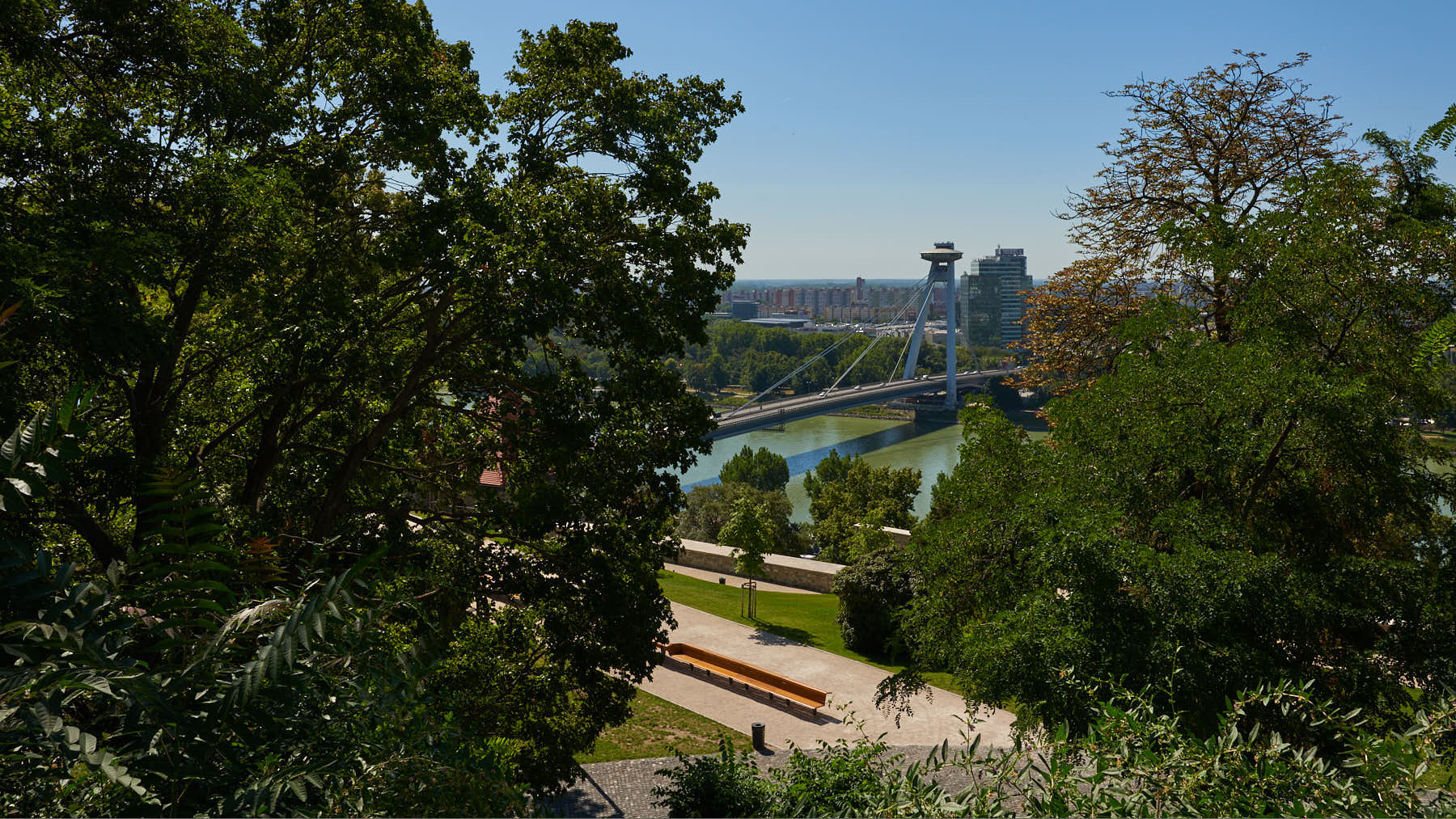 Die 480m lange UFO-Brücke | The 480m long UFO-Bridge