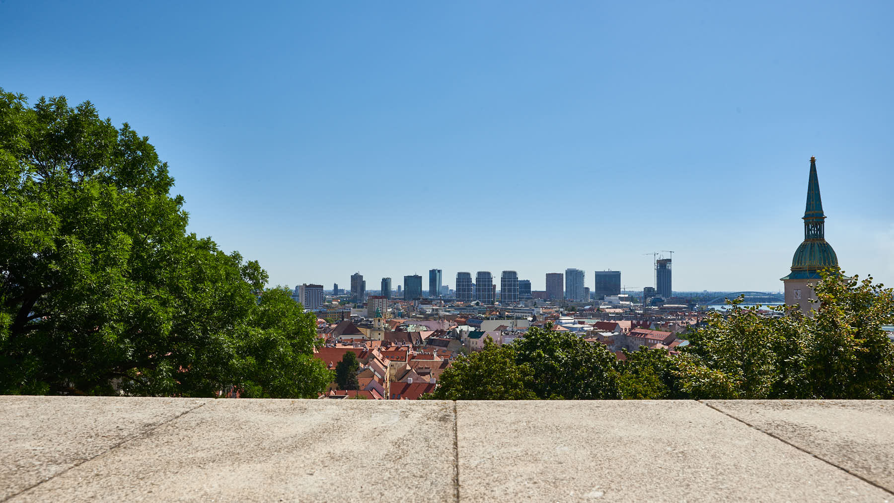 Blick nach Osten von der Burg | Looking to the east from the castle