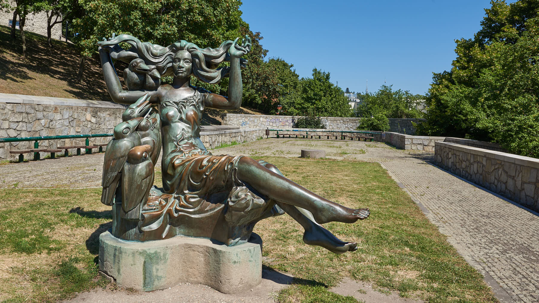 Eine der zahlreichen Statuen und Skulpturen der Stadt | One of the many statues and sculptures in the city