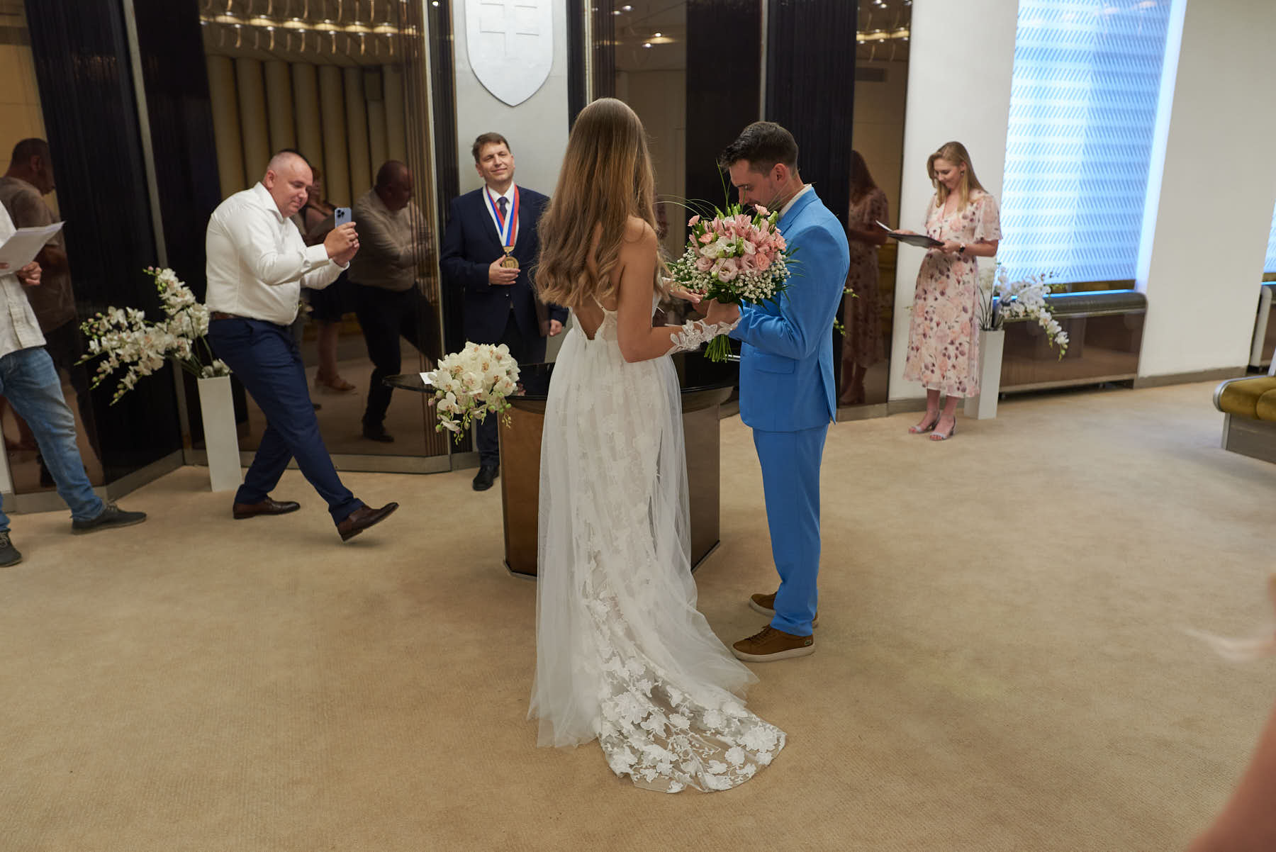 Anstecken der Eheringe | Putting on the wedding rings