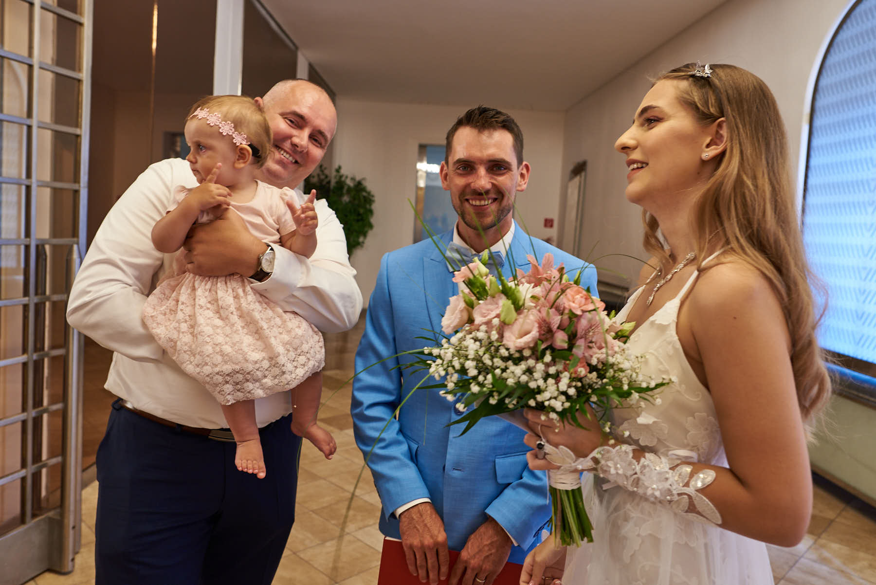 Lindas Vater Rado mit Barborka, Manuel und Linda | Linda's father Rado with Barborka, Manuel and Linda