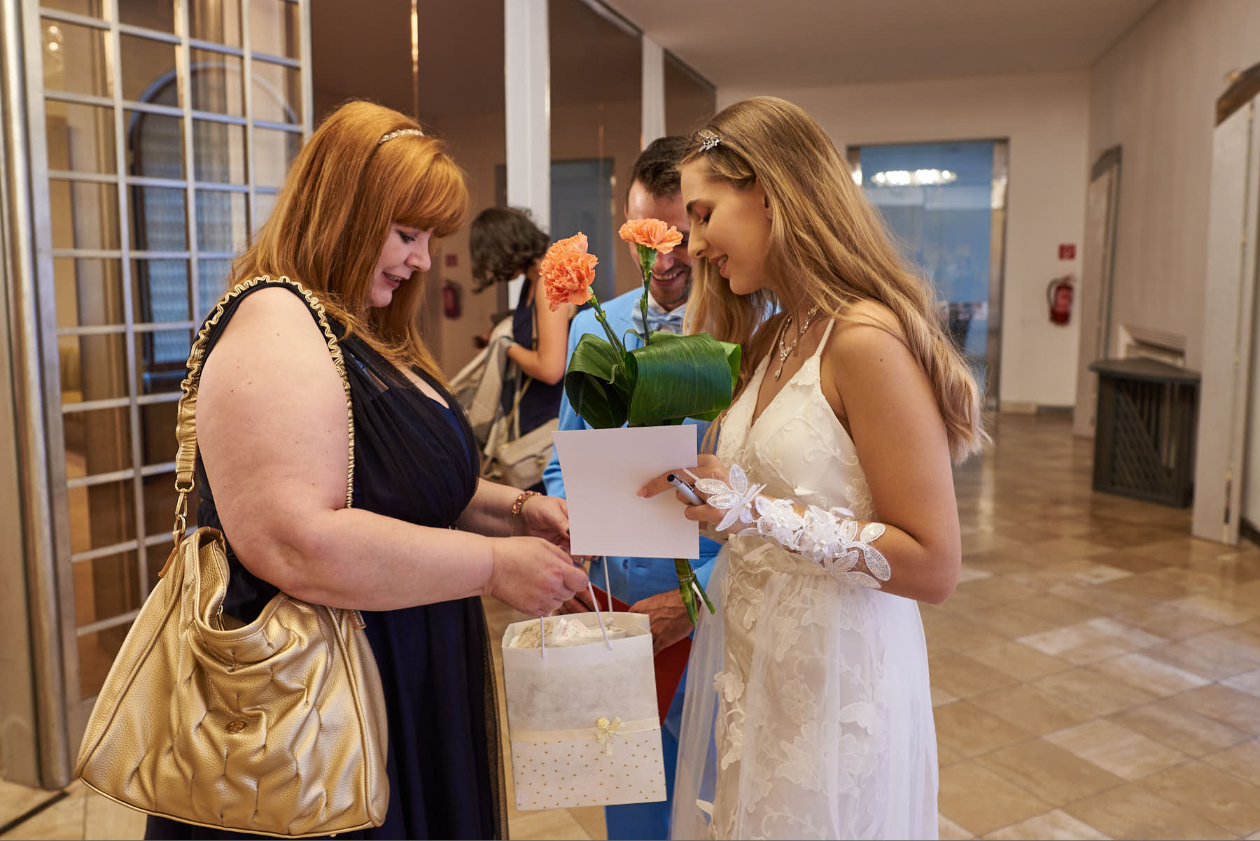 Lindas Mutter Barbara, Manuel und Linda | Linda's mother Barbara, Manuel and Linda