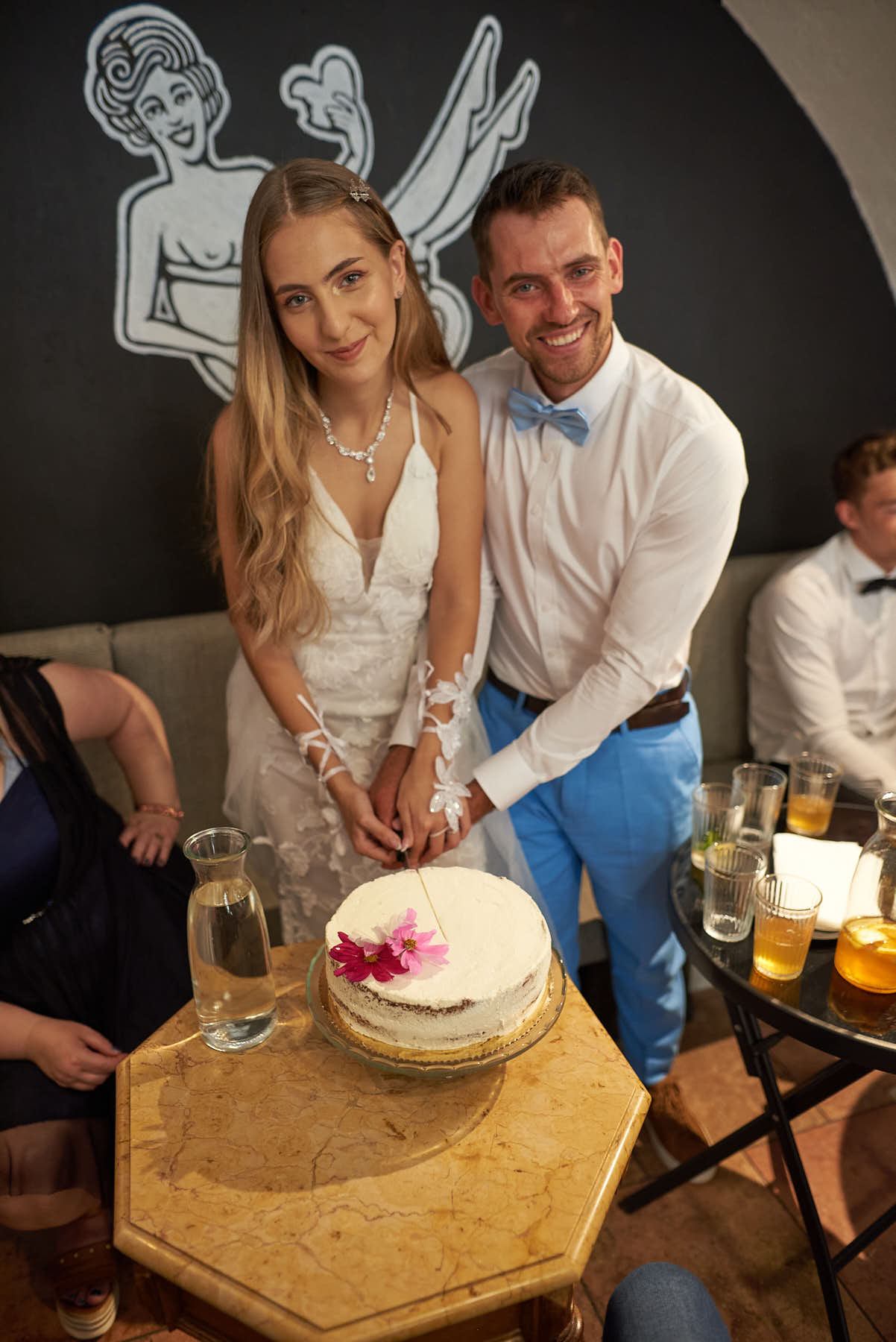 Gemeinsames Tortenschneiden | Cake cutting together